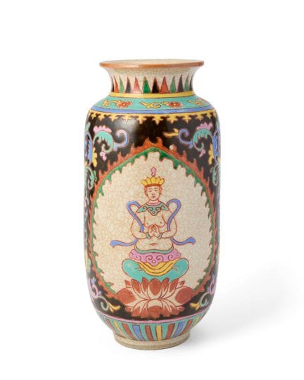 Vaso cinese in stile Bencharong con smalto “famill