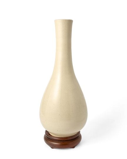 Grande bouteille chinoise en faïence blanche de Zh