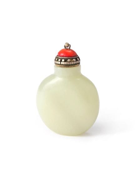 Une fiole à tabac en jade blanc chinois

Dynastie 