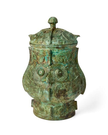 Vase rituel chinois en bronze de style archaïque a