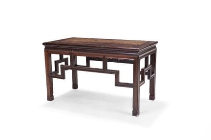 Table basse chinoise en bois de hongmu

XXe siècle