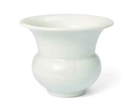Un crachoir chinois de type « tianbai » à glaçure 