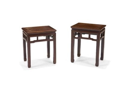 Deux tabourets chinois en bois dur

XXe siècle

De