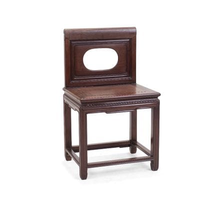 Chaise carrée chinoise en bois de hongmu

XXe sièc