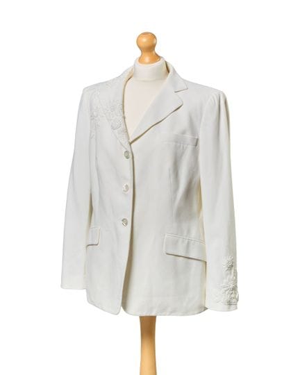 Rena Lange.

Blazer en lin blanc à simple boutonna