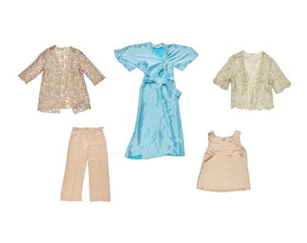 Eine Kollektion von Jackie Palmer Damenmode.

Wird