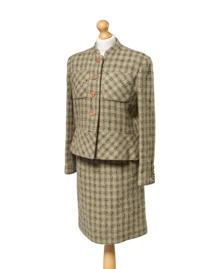 Stewart Parvin London.

Wird ohne Mindestpreis ang