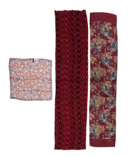Eine Kollektion von Designer-Schals.

Wird ohne Mi