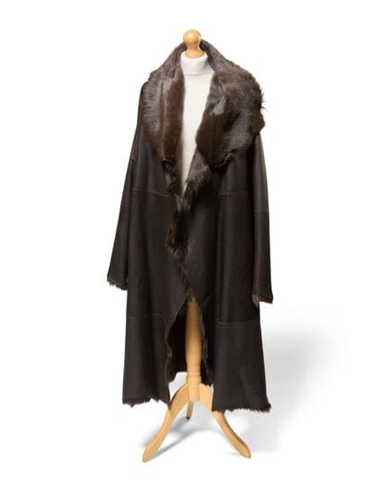 Sans étiquette.

Manteau en cuir de veau couleur c