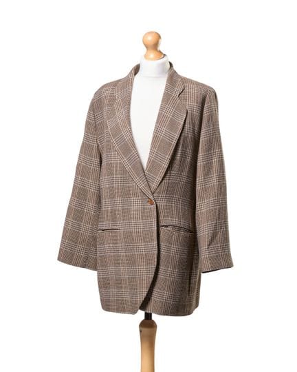 Giorgio Armani.

Ein braun-beiger karierter Blazer