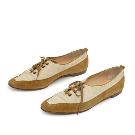 Manolo Blahnik.

Wird ohne Mindestpreis angeboten.