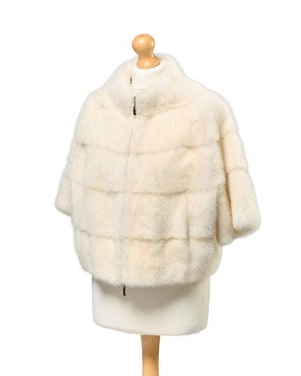 Mavina.

Veste en vison, avec un motif horizontal 