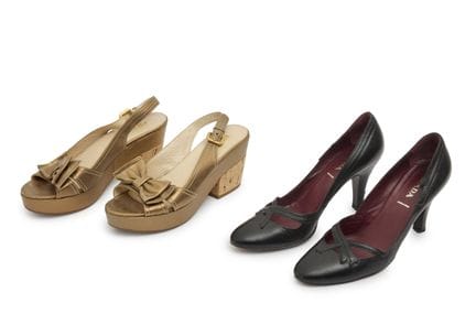 Eine Kollektion von Prada-Schuhen.

Dazu gehören e
