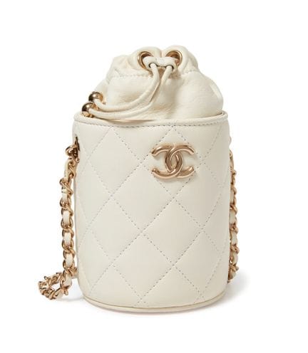 Chanel.

Mini Sac Bucket, en cuir d'agneau ivoire 