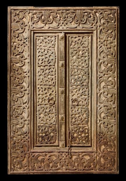Finestra in legno con intagli profondi,
Arabia Sau