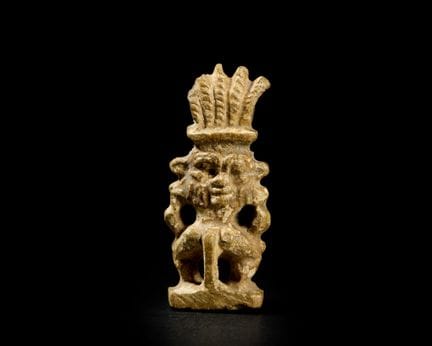 Amuleto egizio in steatite smaltata raffigurante u