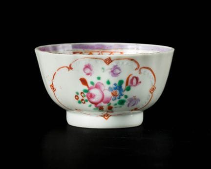Tazza in porcellana cinese “famille rose” destinat