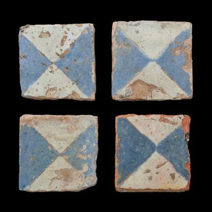 Quattro piastrelle quadrate in ceramica,
Spagna, X