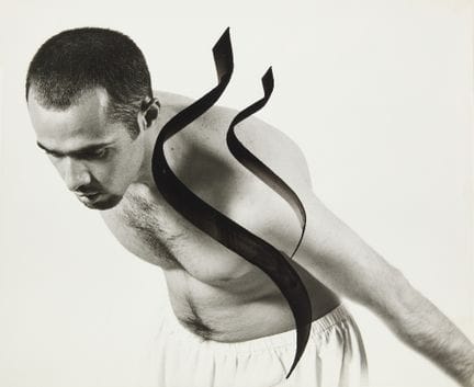萨德格·蒂拉夫坎，伊朗裔加拿大人，1965-2013；

《身体曲线》，2002年

背面题有“S.