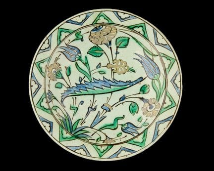 Un piatto in ceramica di Iznik,
Turchia ottomana, 