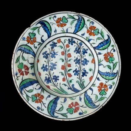 Piatto in ceramica di Iznik,
Impero ottomano, 1700