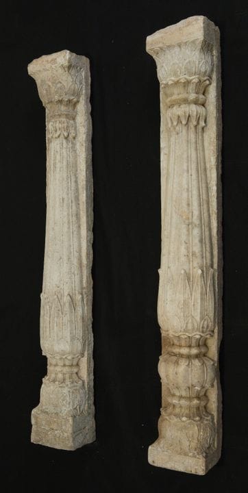 Due pilastri in marmo,
India settentrionale, XIX s