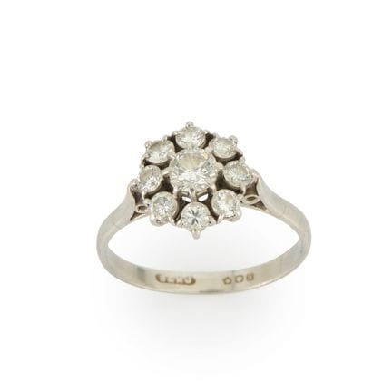 Bague en platine sertie de diamants en grappe, com