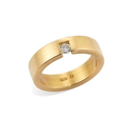 Bague en or 18 carats sertie d'une seule pierre, a