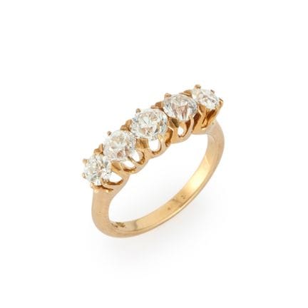 Bague sertie de cinq diamants de taille européenne