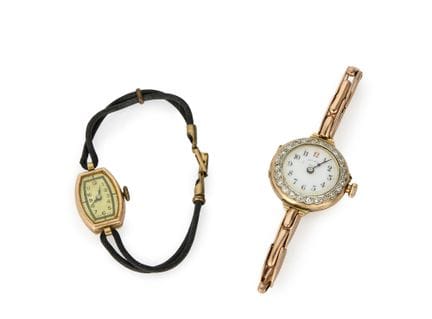 Due orologi da polso a carica manuale
Comprendenti