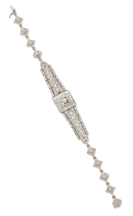 Un bracelet à panneaux sertis de diamants, le pann