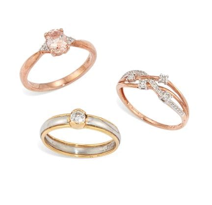 Un lot de bagues, comprenant : une bague en platin