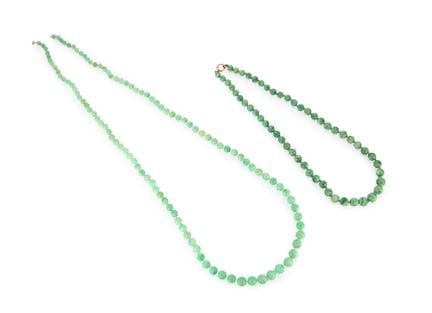 Deux colliers de perles en jadeite, comprenant : u