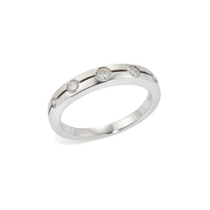 Bague en or blanc 18 carats sertie de cinq diamant