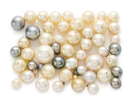 Lot de perles de culture en vrac, dont certaines s