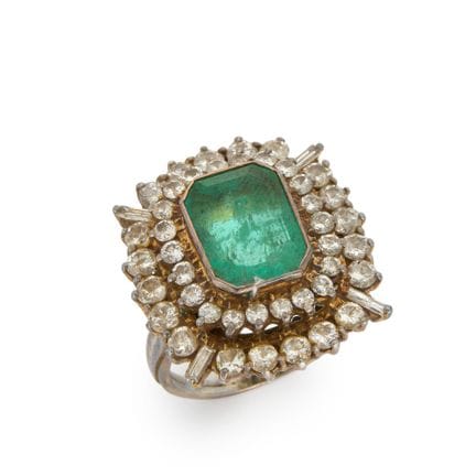 Bague à grappe d'émeraude et de diamants, composée
