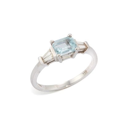 Bague en or blanc 18 carats sertie d'une aigue-mar