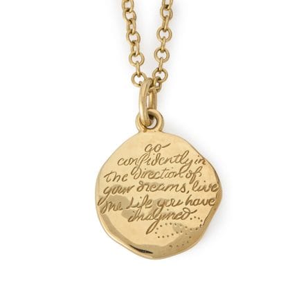 Cassandra Goad. Un pendentif en or 9 carats portan