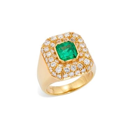 Bague en émeraude et diamants, avec une tête de ba