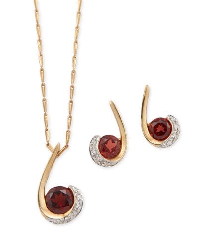 Ensemble composé d'un pendentif et de boucles d'or