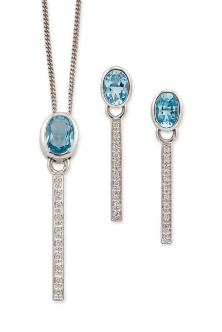 Ensemble composé d’un collier avec pendentif en or
