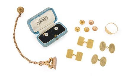 Ensemble de bijoux en or, comprenant : une paire d