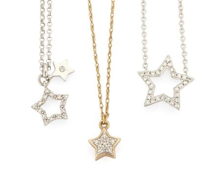 Trois colliers avec pendentif en forme d'étoile en