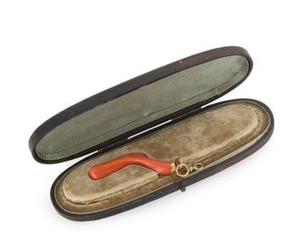 Pendentif en forme de branche de corail du XIXe si