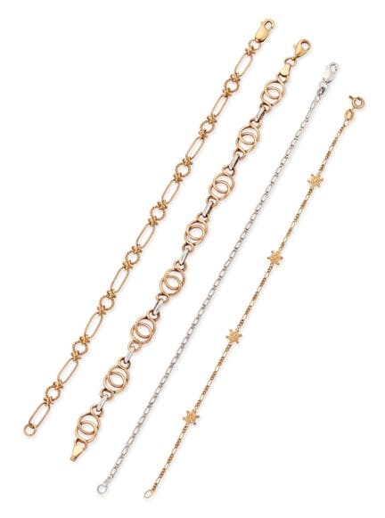 Un lot de quatre bracelets en or 9 carats, compren