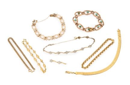 Un ensemble de bracelets en or, comprenant : un br