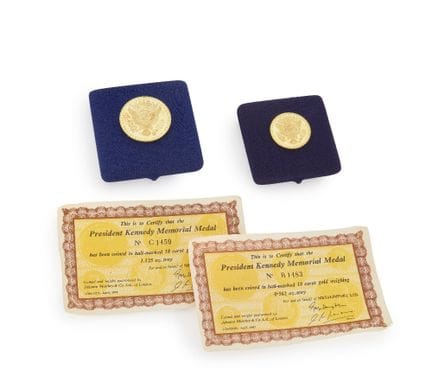 Deux médailles commémoratives du président Kennedy