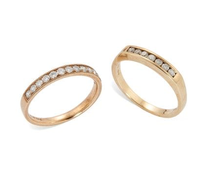 Deux bagues en or 9 carats serties de diamants, co