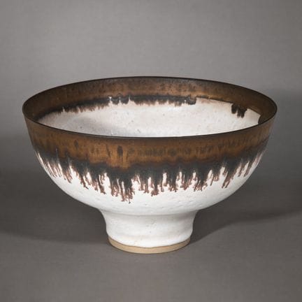 Lucie Rie, Cuenco con borde de manganeso, h. 1980
