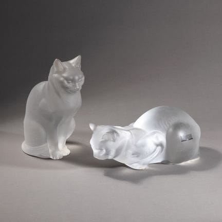 René Lalique, dos gatos: modelos «Chat couché» y «